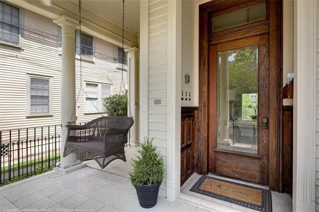 Building Photo - 5213 Prytania St