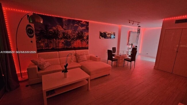 Building Photo - 1000 West Ave