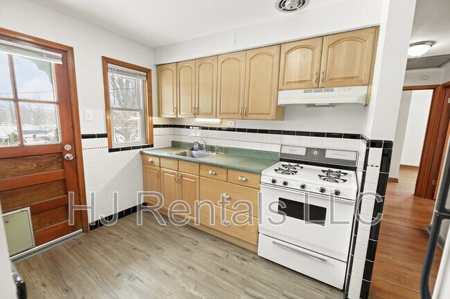 Building Photo - 1319 Chambers Rd