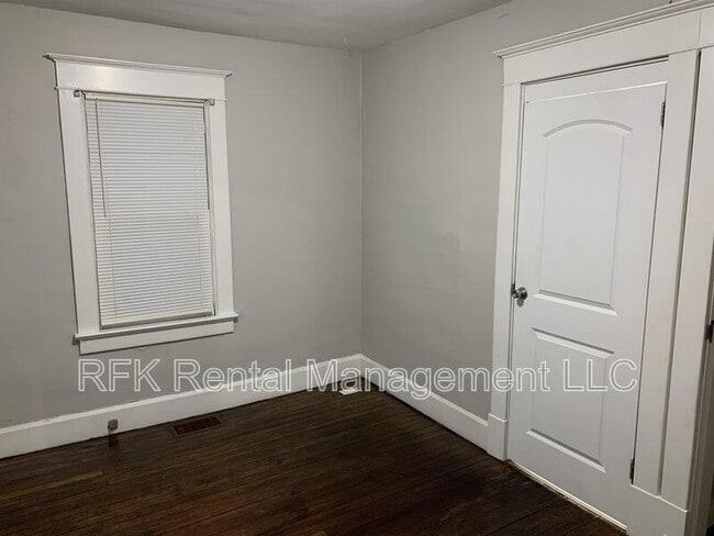 Building Photo - 802 N Gray St