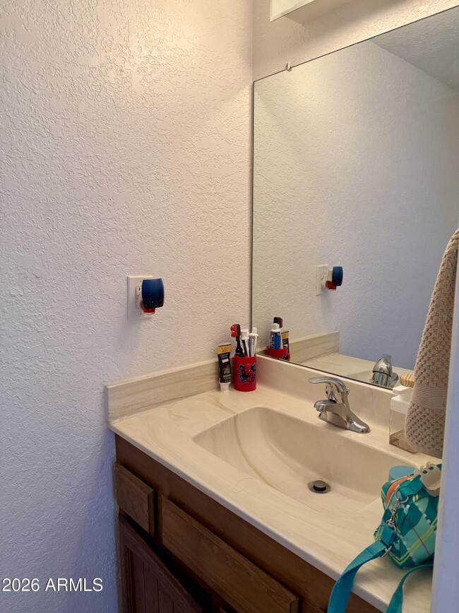 Building Photo - 1510 E 26th Ln