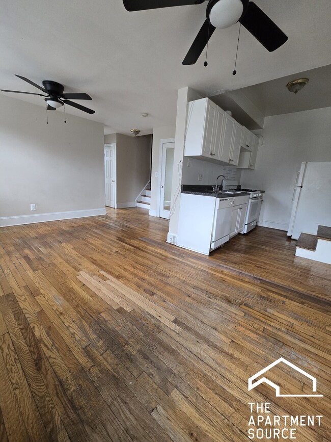 Building Photo - 2859 W Berteau Ave