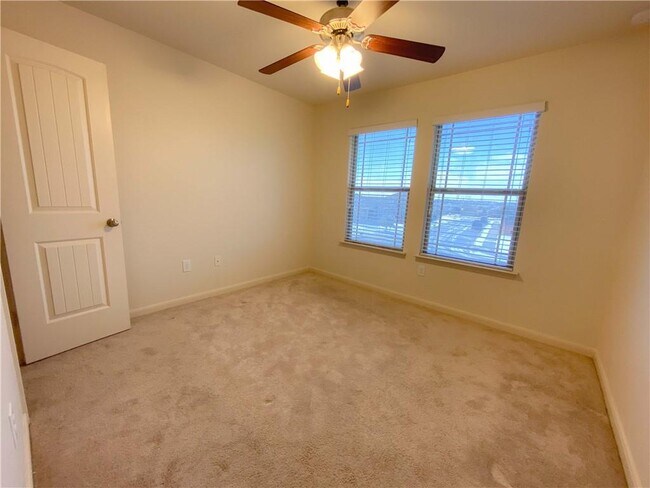 Building Photo - 1002 Hawkeye Point Rd