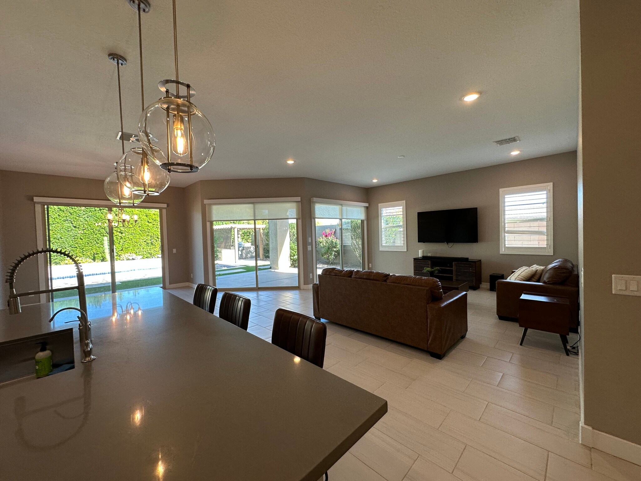 Building Photo - 1140 E Cherrywood Pl