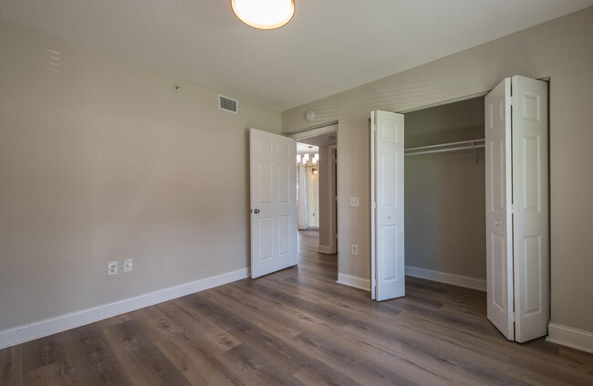 Building Photo - 101 Villa Cir