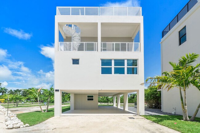 Building Photo - 99 Seaside Ave