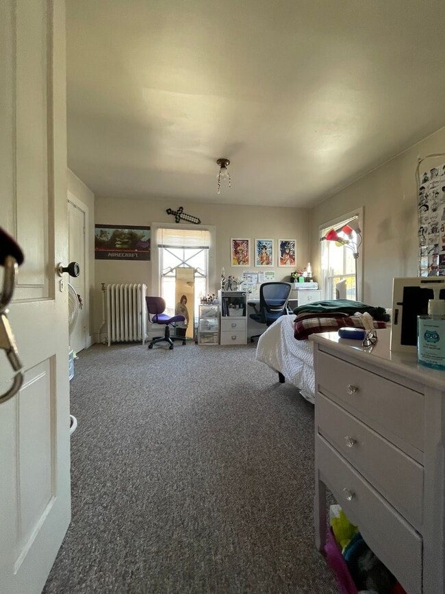 Building Photo - 3 Bedroom Apartment in Great Location.