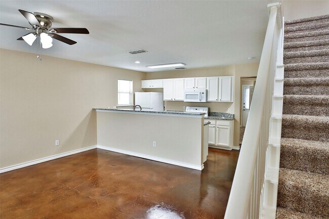 Building Photo - ? Spacious & Stylish 4-Bedroom Duplex?