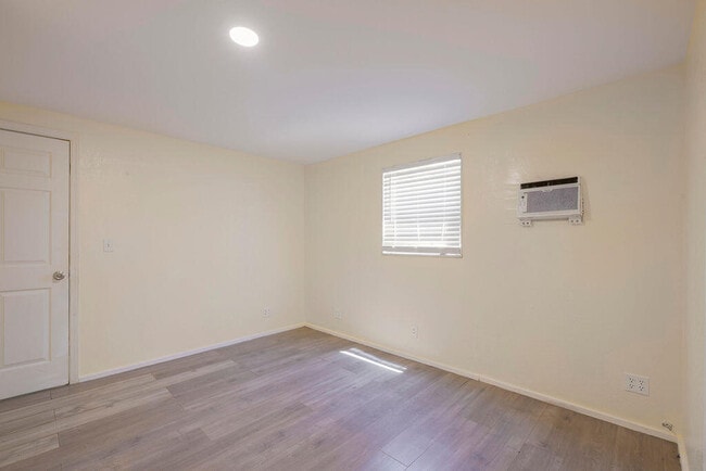 Building Photo - 3830 NE Indian River Dr