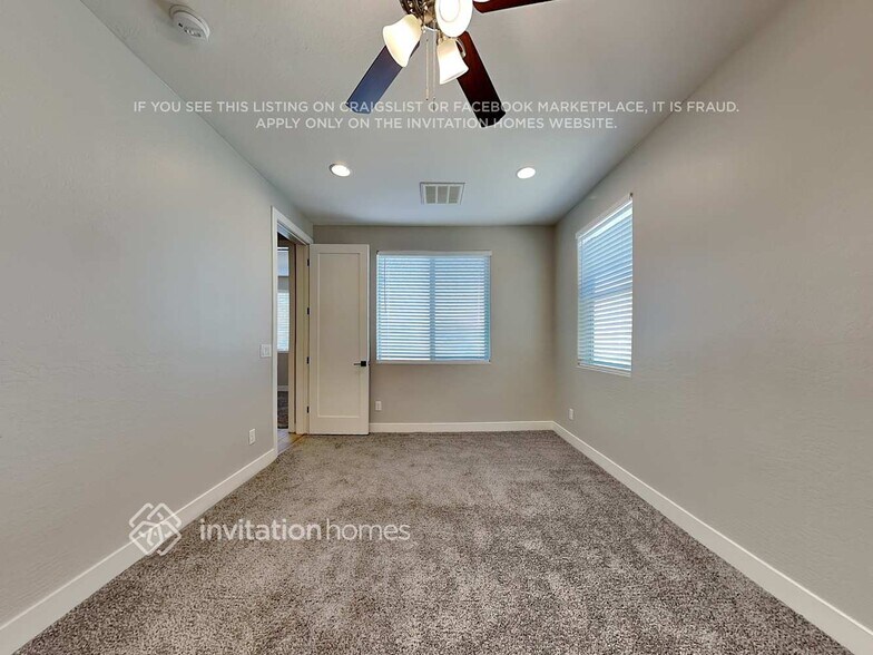 Building Photo - 16428 S 10th St