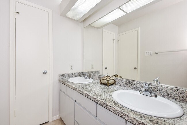 Building Photo - 4144 Greystone Way