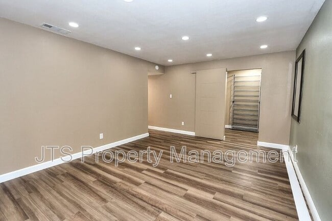 Building Photo - 3160 Watt Ave