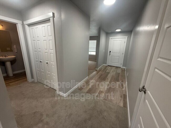 Building Photo - 973 S Nautilus Ave