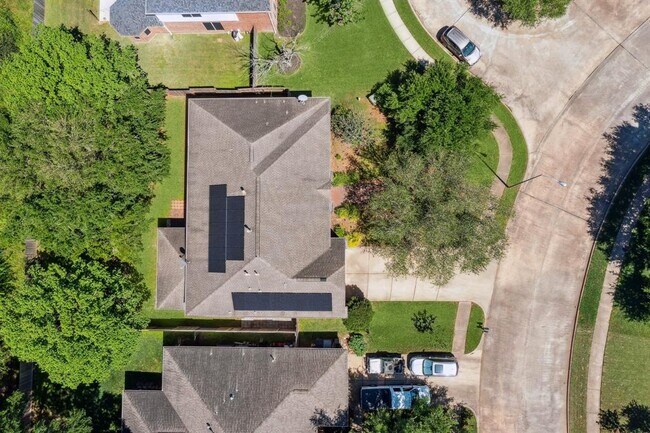 Building Photo - 6021 Whispering Lakes Dr