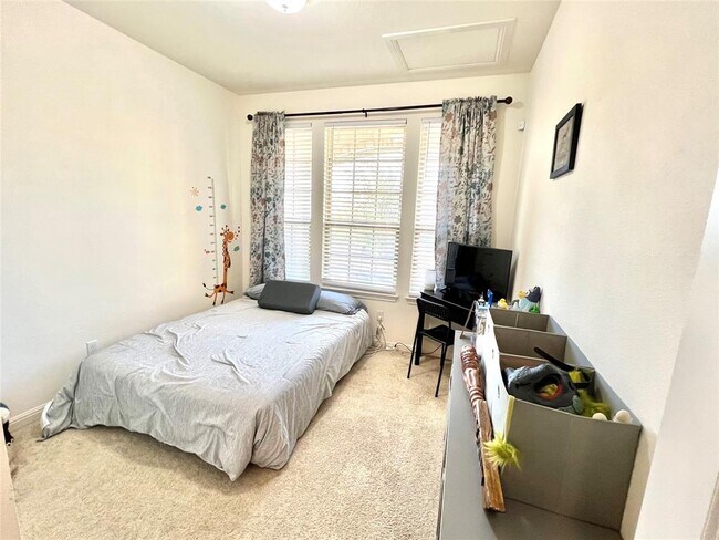 Building Photo - 1024 Almeria Bend