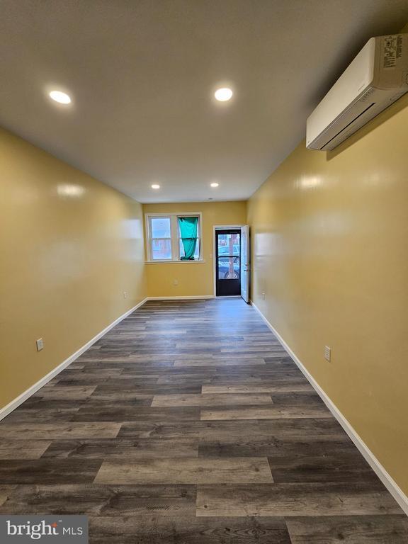 Building Photo - 1535 N 60th St