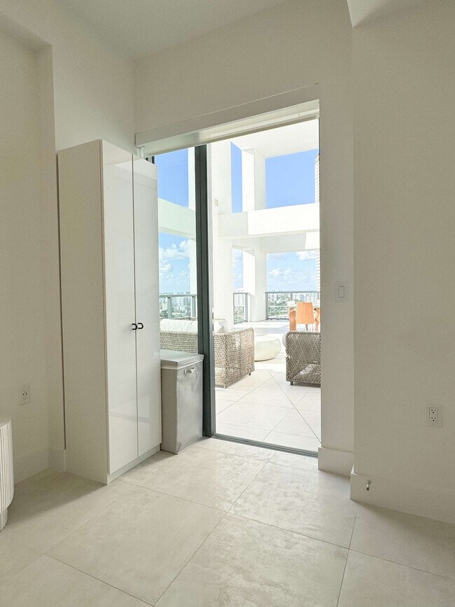 Building Photo - 239 SW 9th St