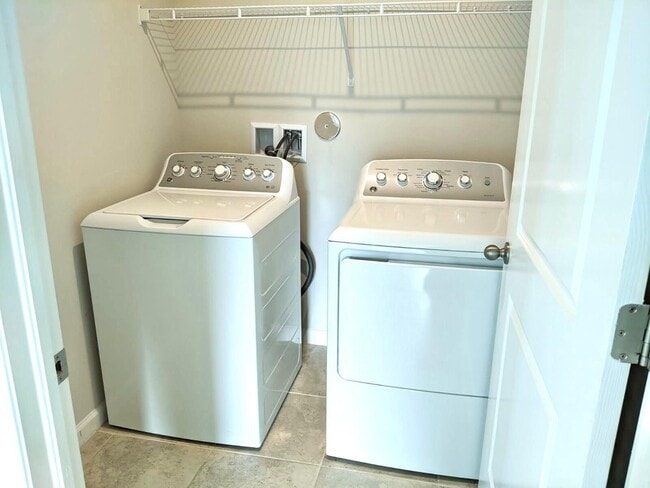 Building Photo - 604 Lychee Ln