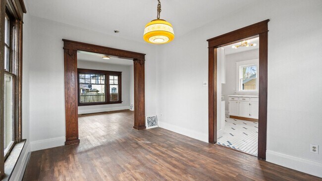 Building Photo - Single-family historic home in West Central with porch and private courtyard.