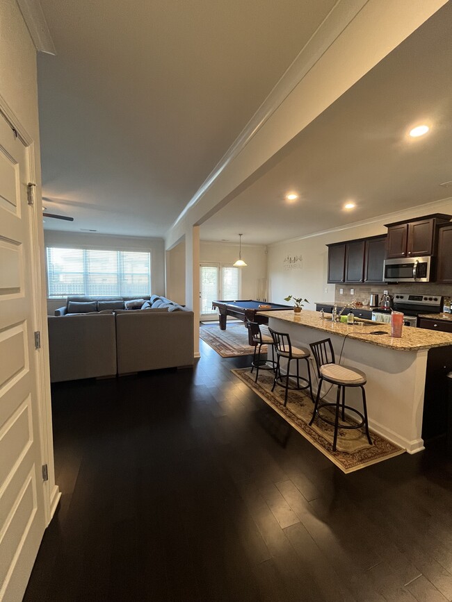 Building Photo - 1323 Weedon Dr