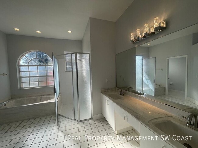 Building Photo - 816 Grand Rapids Blvd