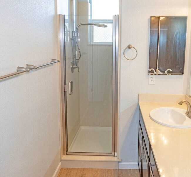 Building Photo - Great Townhome For Rent!