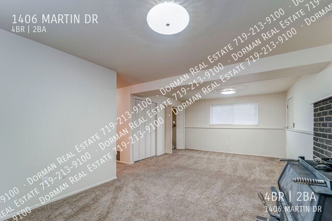 Building Photo - 1406 Martin Dr
