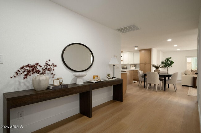 Building Photo - 7837 E Crestwood Way