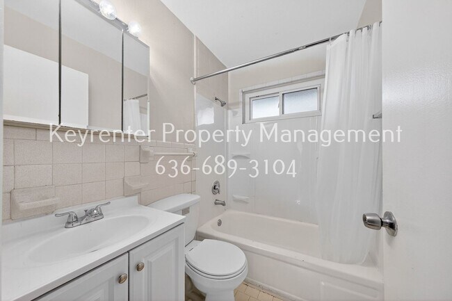 Building Photo - Spacious 3-Bedroom Home with Large Yard – Section 8 Welcome