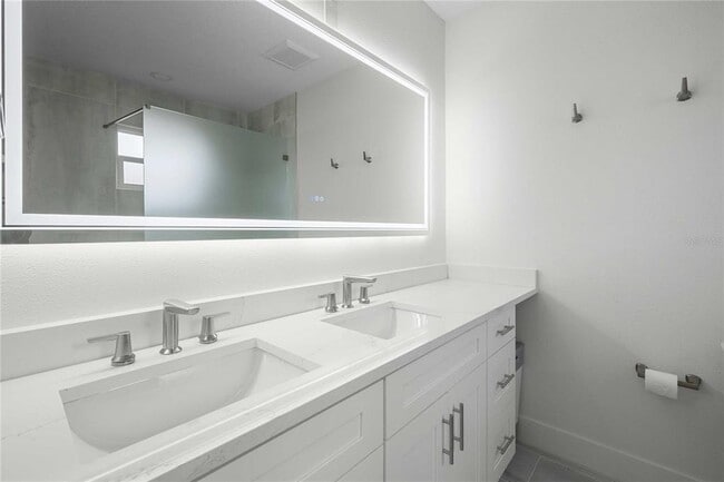 Building Photo - 2203 N Blvd