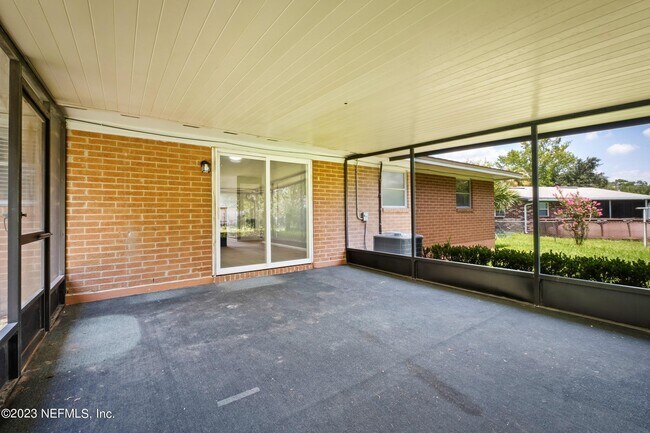 Building Photo - 736 Foxbriar Cove