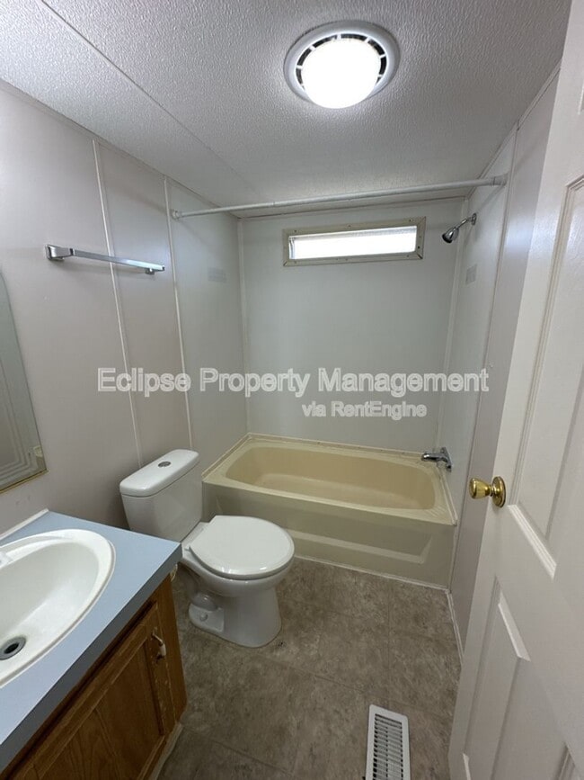 Building Photo - 178 Hollyberry Way