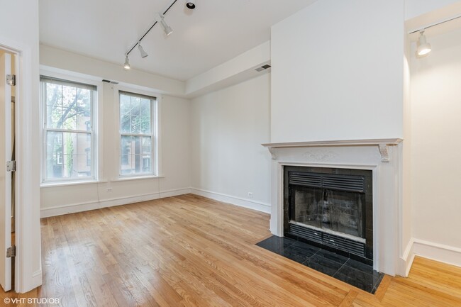 Building Photo - 1950 N Hudson Ave