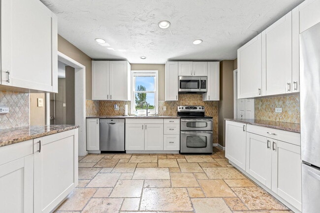 Building Photo - 7496 Wolf Rd