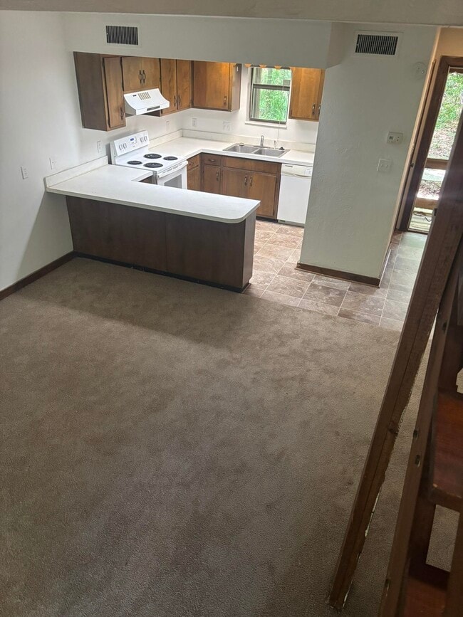 Building Photo - 307 Vantage Point Ln