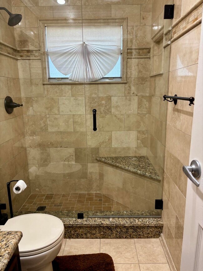 Building Photo - 185 Valencia H