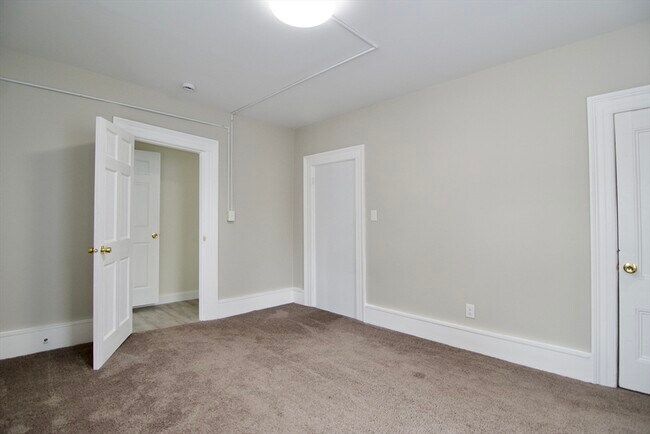 Building Photo - 58 Howes St