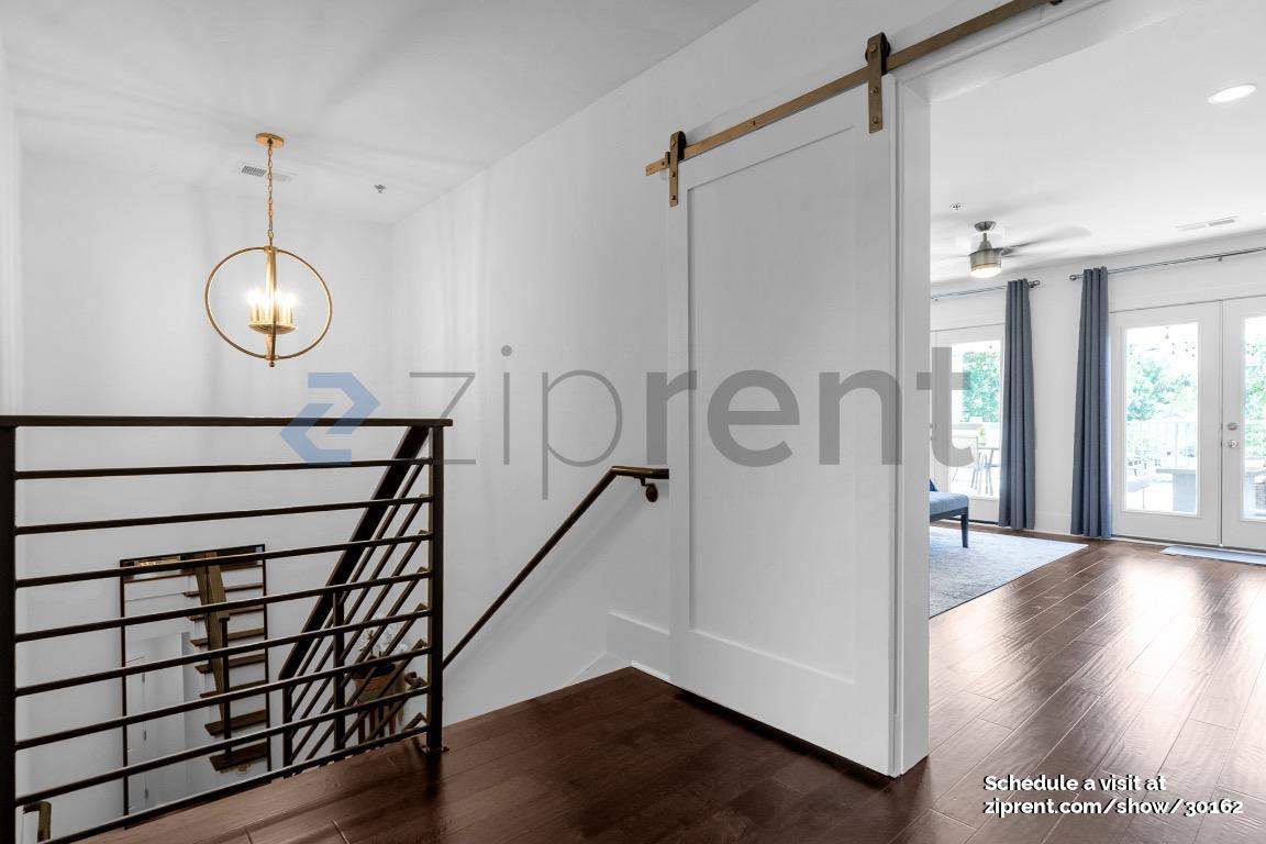 Building Photo - 303 Canton Wy