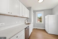 Building Photo - 29 W Elm Ave