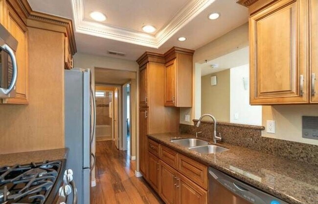 Building Photo - Pristine and Spacious 2-Bedroom in Escondido!