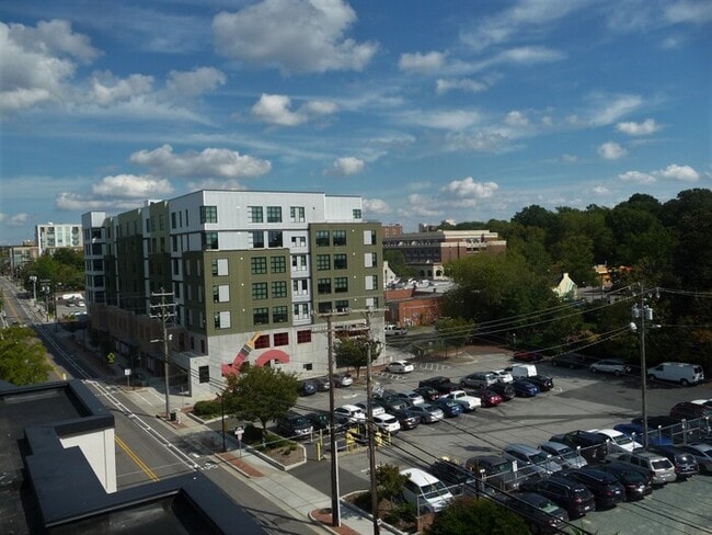 Building Photo - 400-107 W Rosemary St