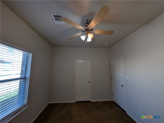 Building Photo - 208 Anne Louise Dr