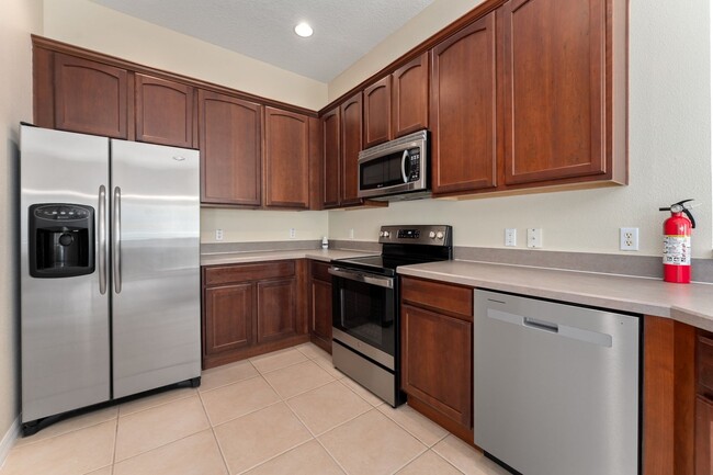 Building Photo - Nice 2/2 Condo w/Garage in Villas of East ...