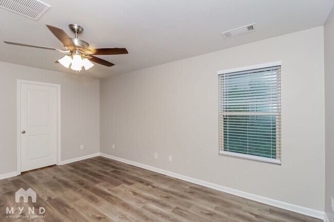 Building Photo - 376 Scotland Dr