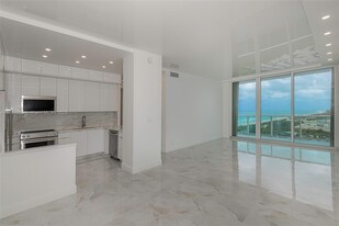 Building Photo - 100 Bayview Dr