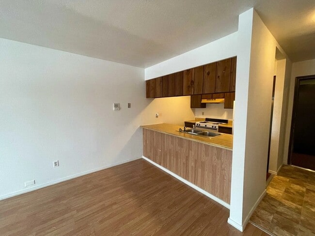 Building Photo - 1046 W 26th Ave