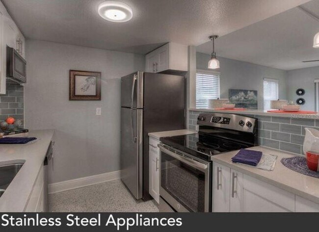 Building Photo - 1846 Shore Dr S