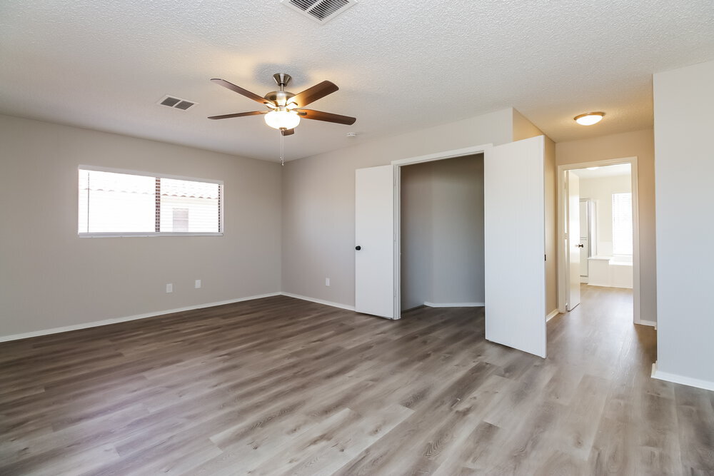 Building Photo - 4527 E Hampton Ave