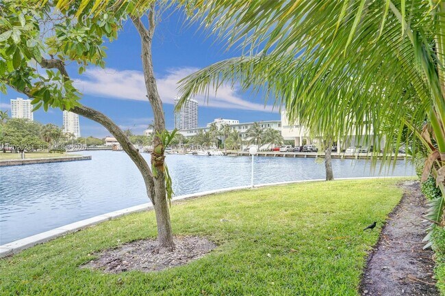 Building Photo - 450 Paradise Isle Blvd
