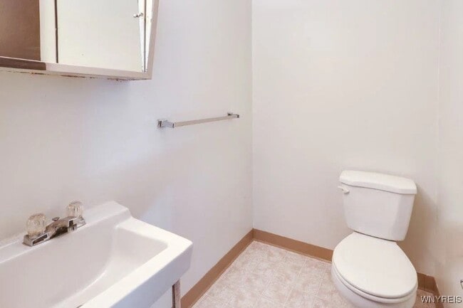 Building Photo - 22 W Summerset Ln
